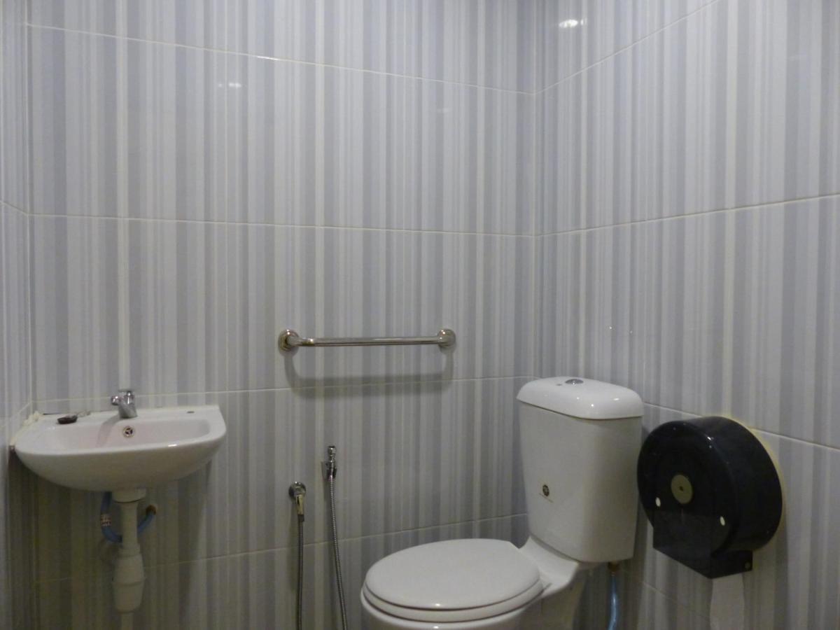 Comma Hotel Bandar Saujana Putra Экстерьер фото