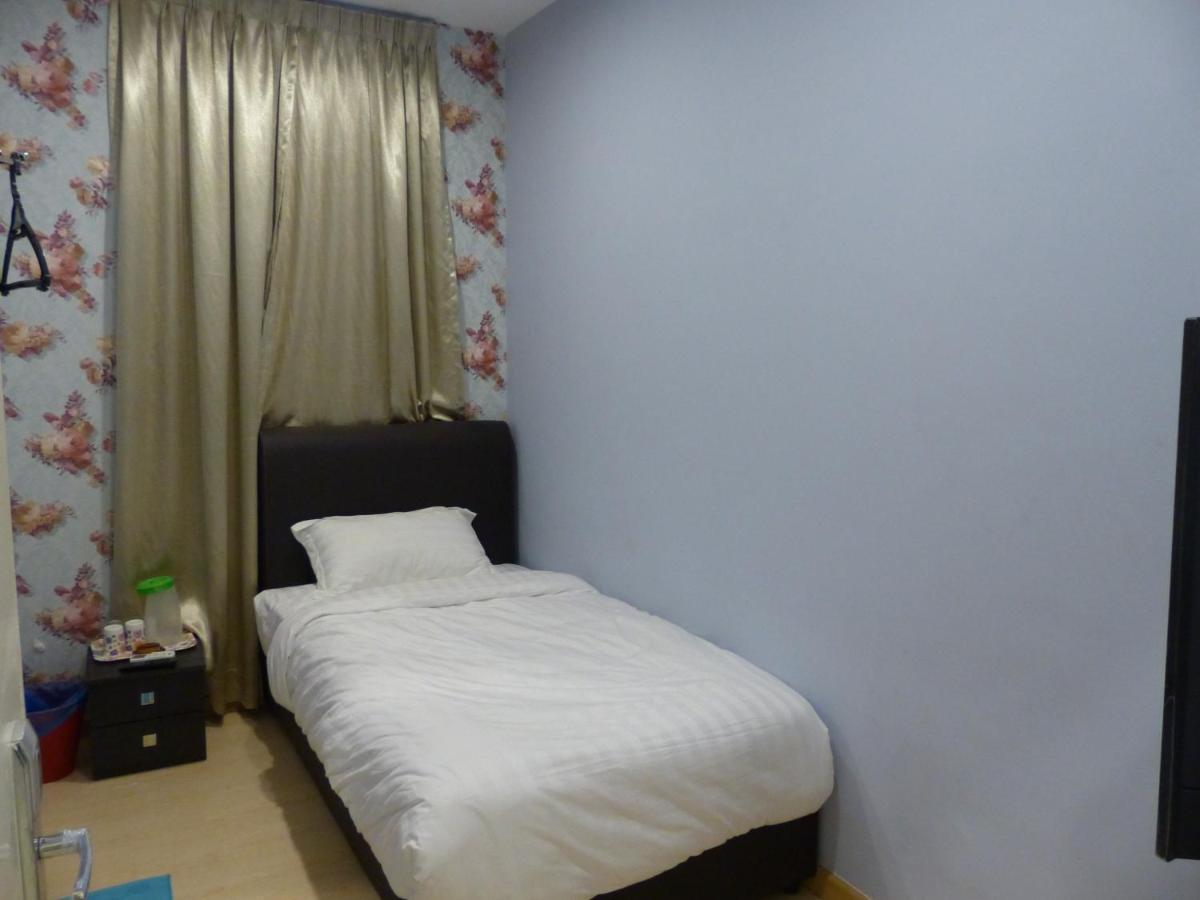 Comma Hotel Bandar Saujana Putra Экстерьер фото